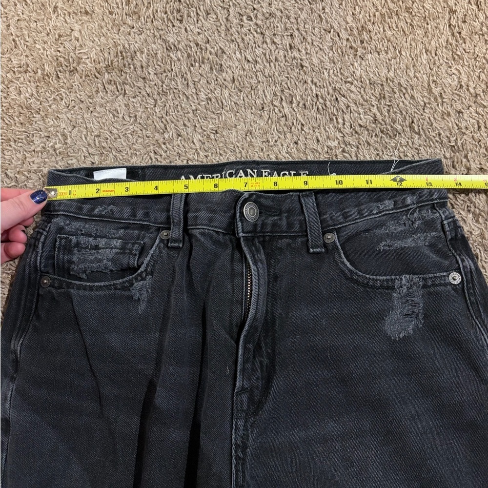 American Eagle Women's Distressed High-Rise Mom Jeans Black Size 4 - Picture 4 of 7